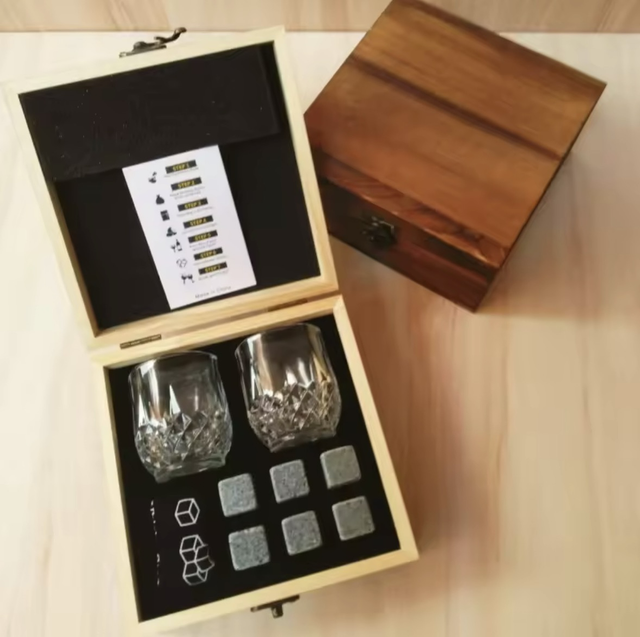 2 x Whiskey Glasses & Stones